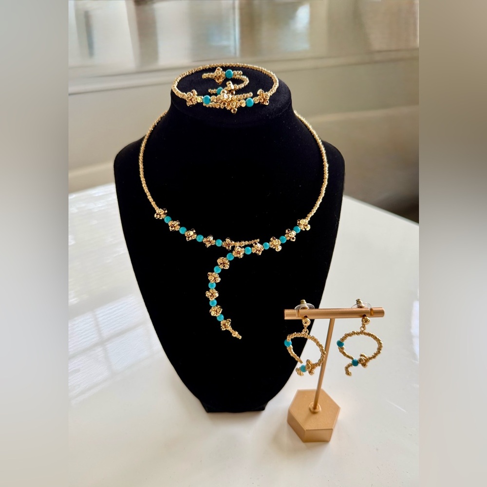 Elegant Gold and Turquoise Necklace Set
